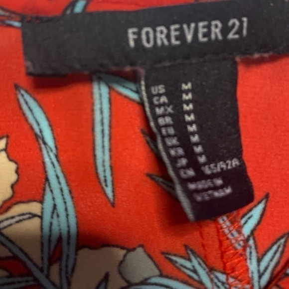 Forever 21 Red Floral Peek-a-boo Shoulders Top. Size:M - Picture 4 of 5
